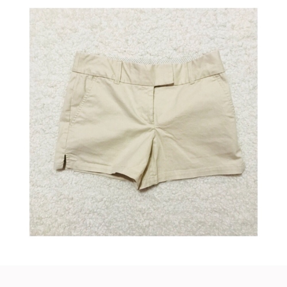 Loft neutral ivory Short Shorts size 2
